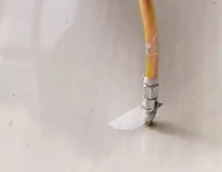 南京市瓷砖空鼓维修公司专业解答在瓷砖铺贴过程中，如果使用的砂料过粗（如全部使用了粗砂），可能会导致以下问题